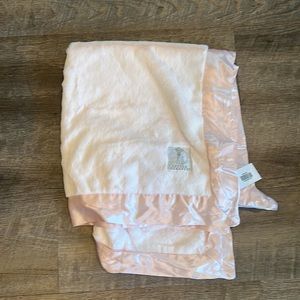 NWOT Little Giraffe Blanket